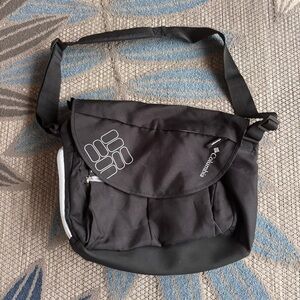 Columbia Outfitter Expandable Messenger Diaper Bag Black Shoulder Strap
